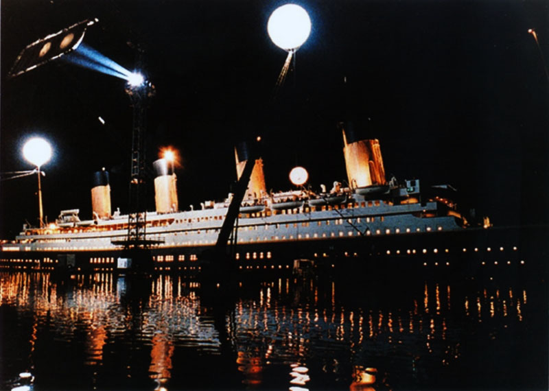 Titanic Balloon Lighting