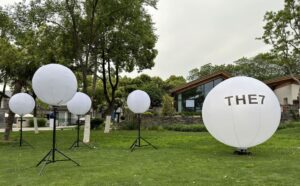 led balloon light with tripod